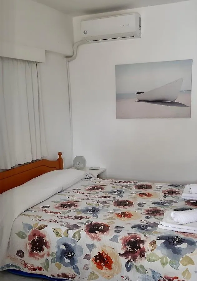 Гостевой дом Independent Bedroom With Private Wc+Shower Ларнака