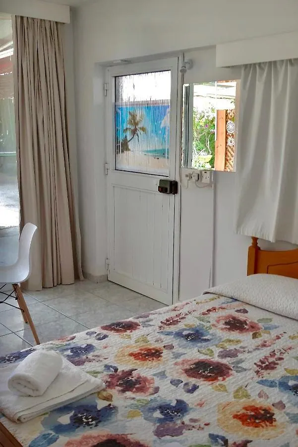 Independent Bedroom With Private Wc+Shower Ларнака Гостевой дом