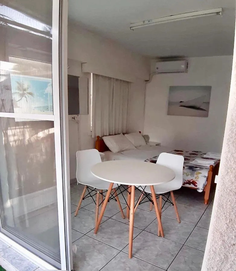 Guest house Independent Bedroom With Private Wc+Shower Larnaca